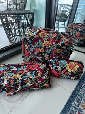 Vera Bradley Happy Snails Travel Set